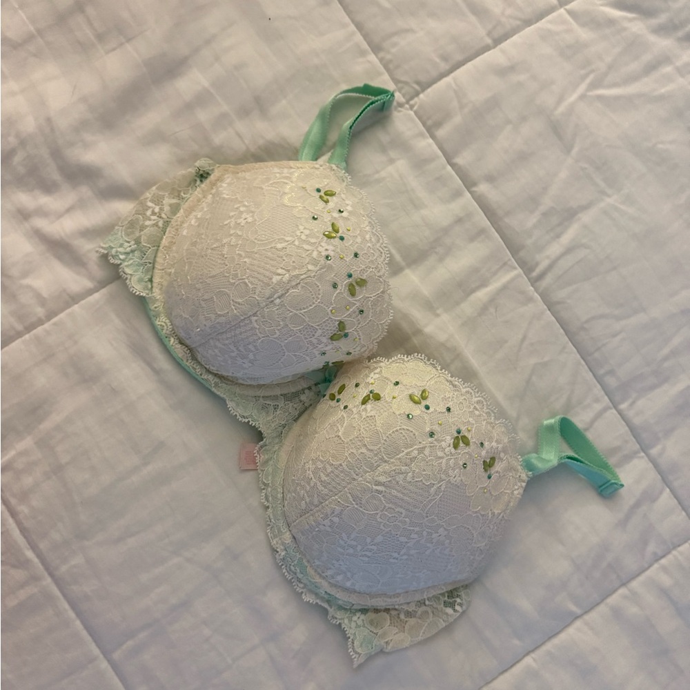 Victoria's Secret White Lace Bra with Mint Straps